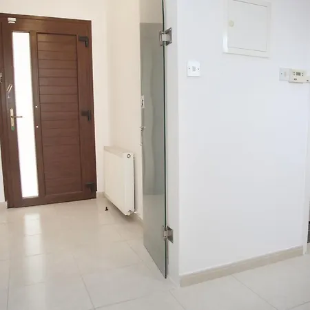 Sea View 3 Bedroom In Central Villa *