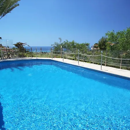 Sea View 3 Bedroom In Central Villa