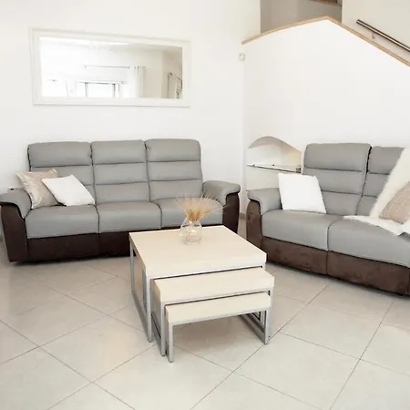 Villa Sea View 3 Bedroom In Central *